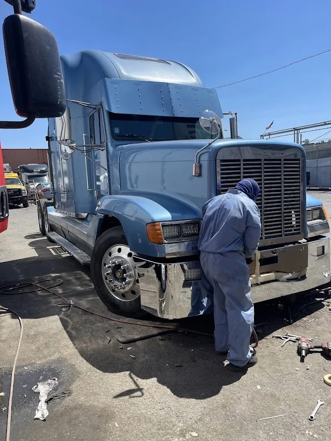 Associated Auto Body & Trucks