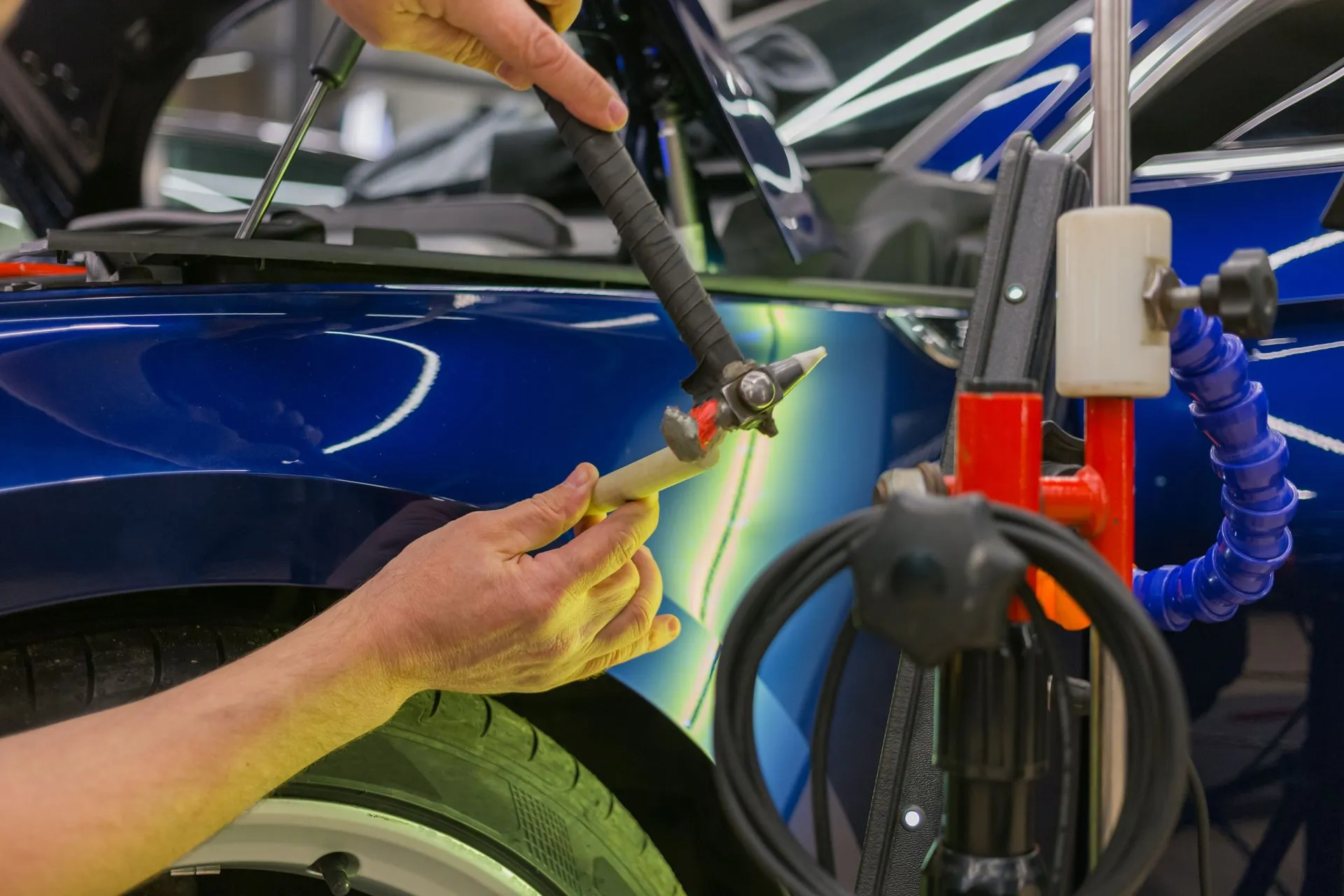 Deluxe Paint & Body Works repair shop photo 2