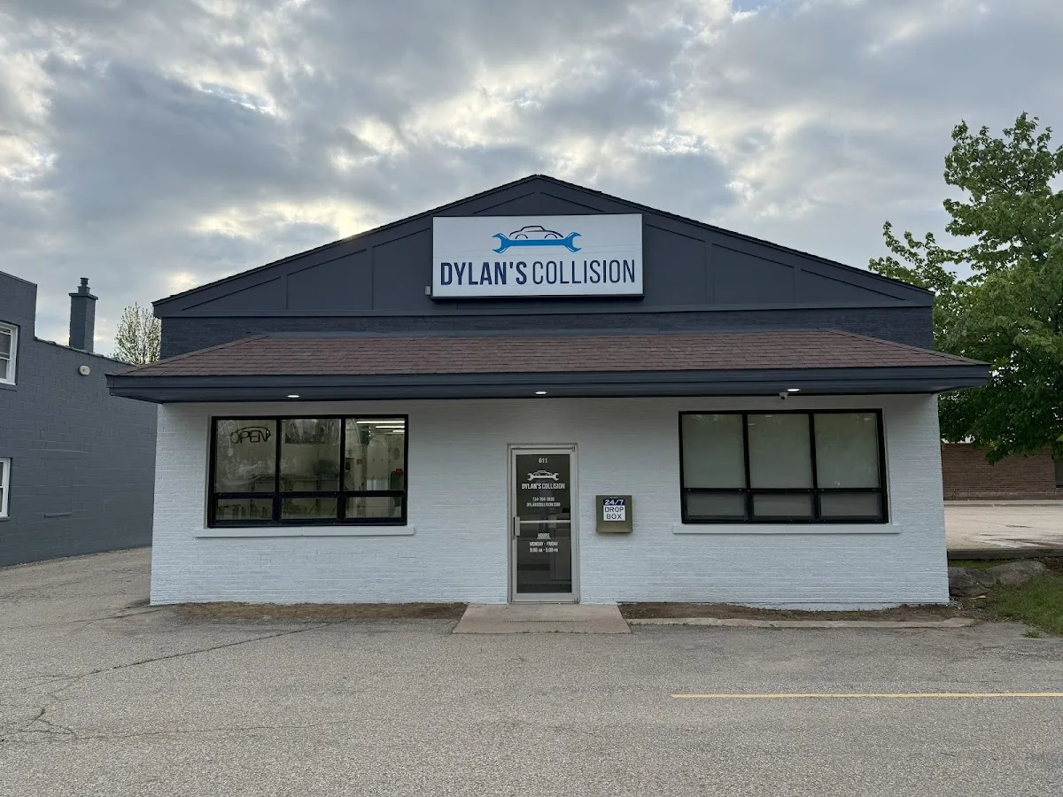 Dylan's Collision repair shop photo 1