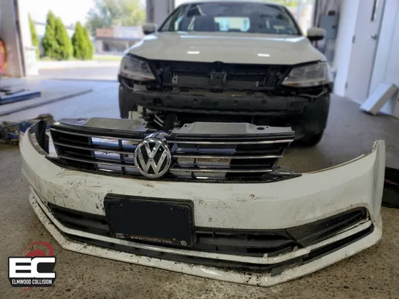 Elmwood Collision repair shop photo 4