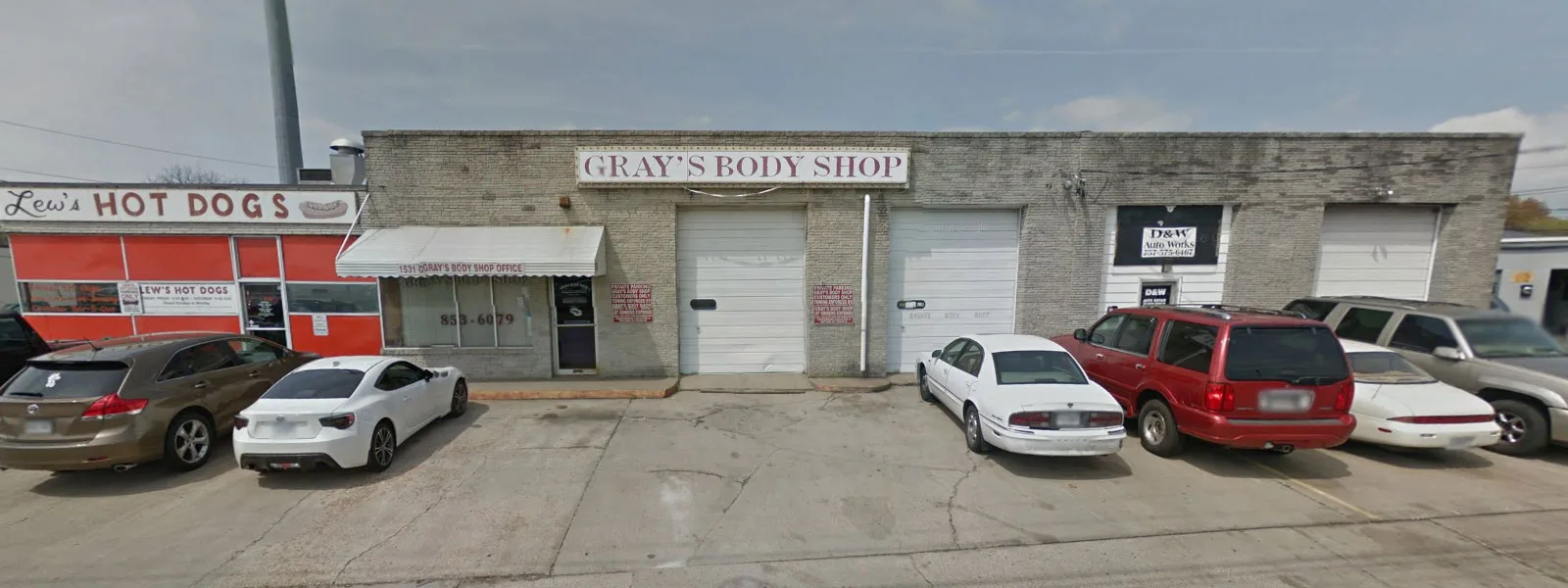 Gray's Body Shop Inc repair shop photo 2