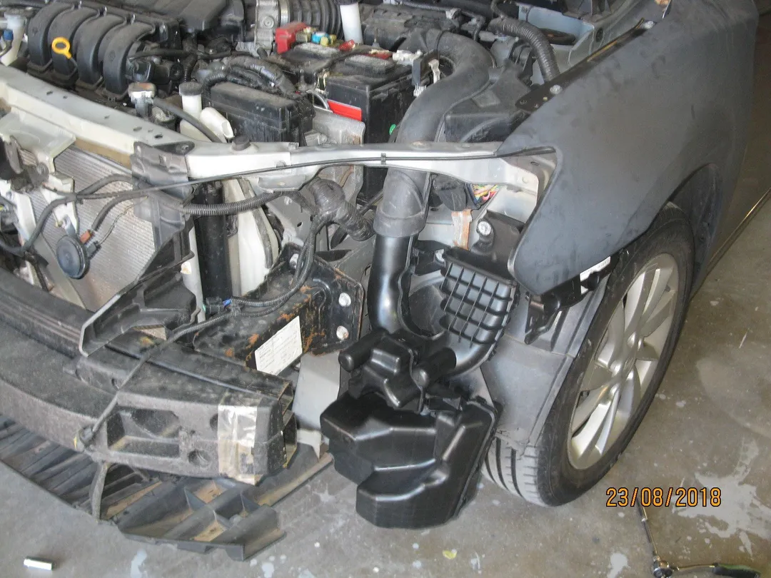 izee Auto Body And Paint repair shop photo 3
