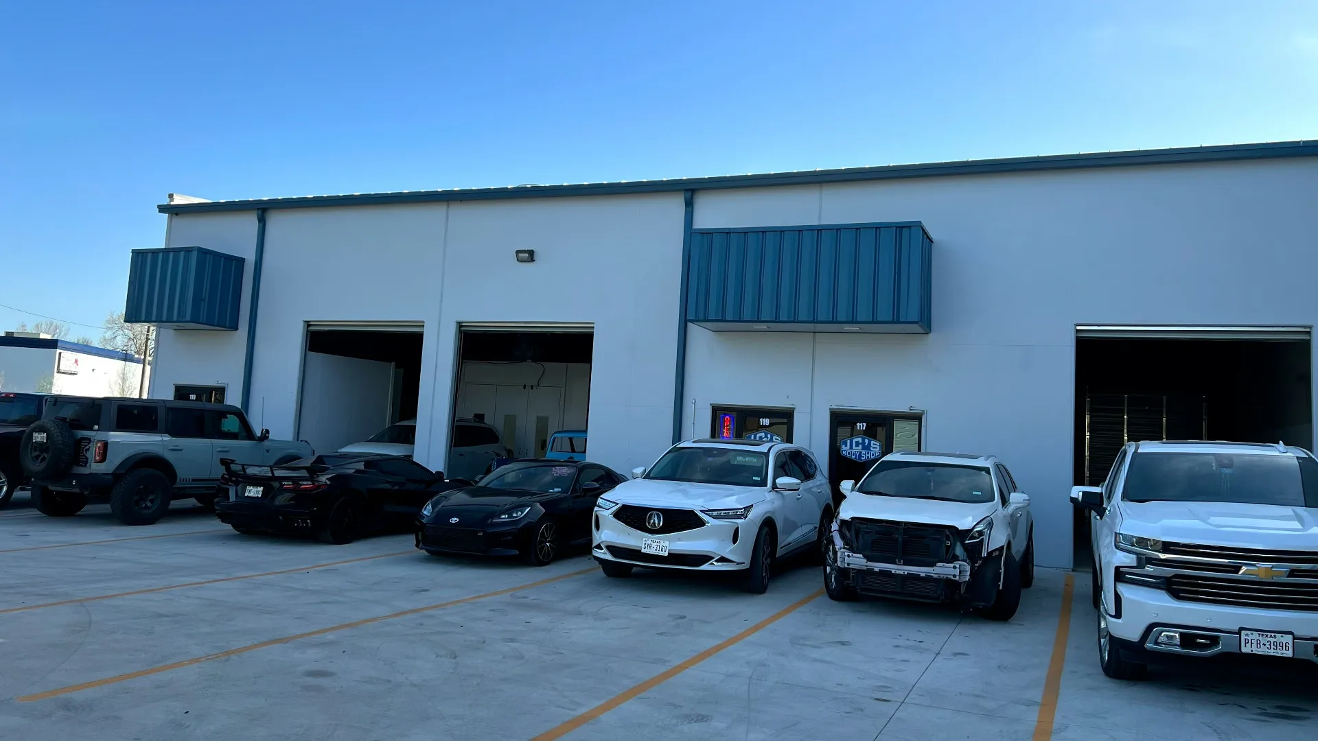JC's Body Shop LLC repair shop photo 3