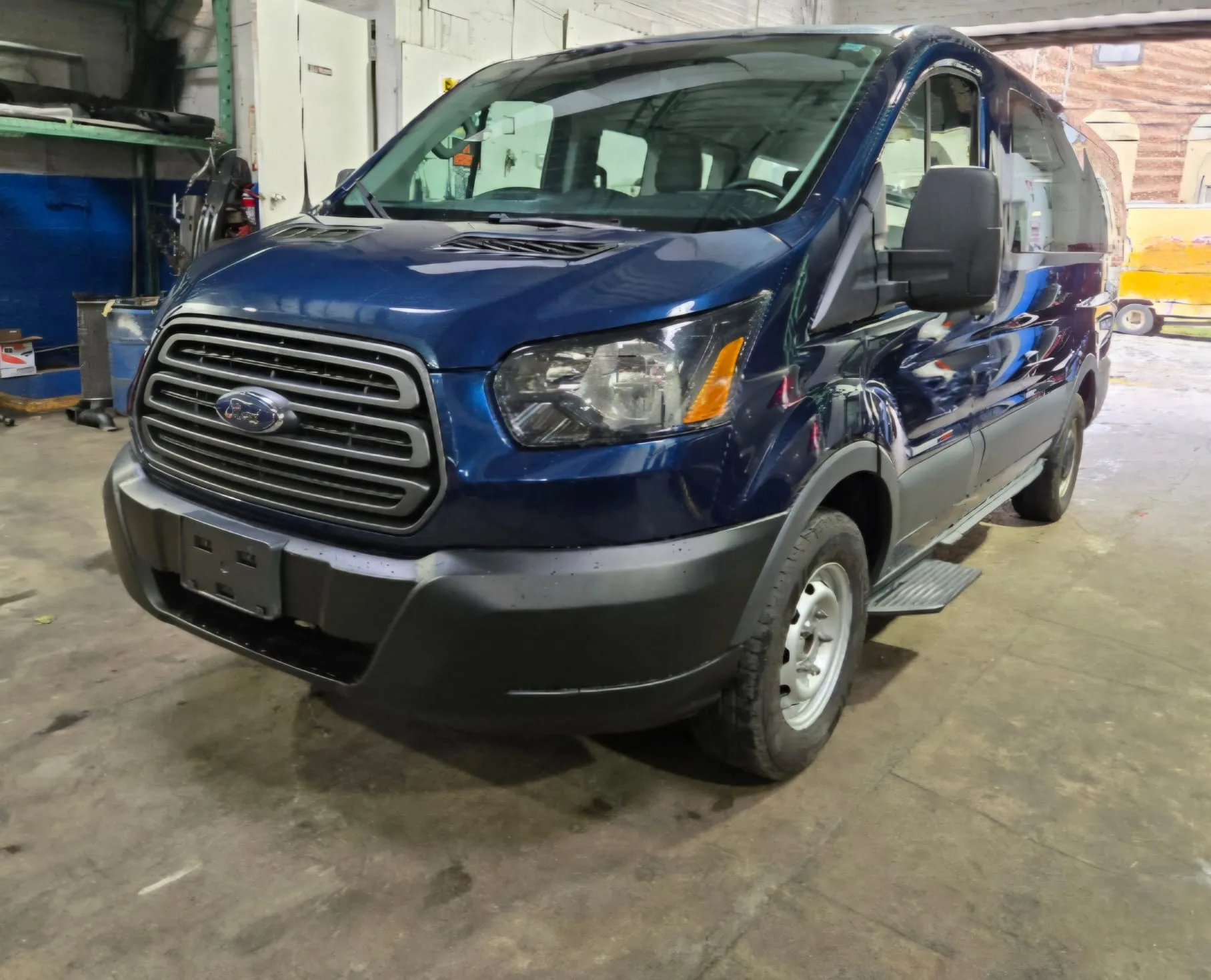 king's Auto Body & Truck Service repair shop photo 3