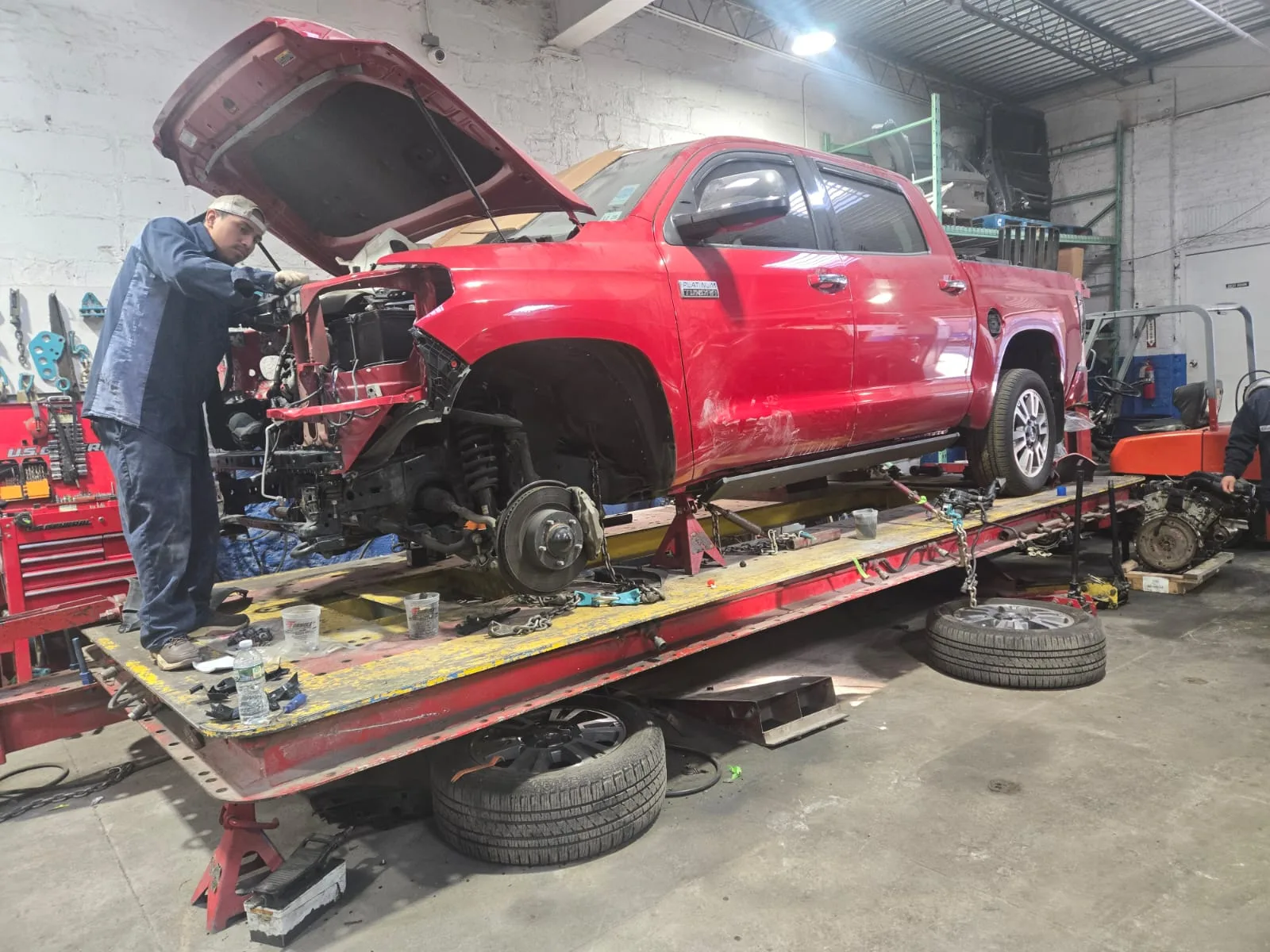 king's Auto Body & Truck Service repair shop photo 4