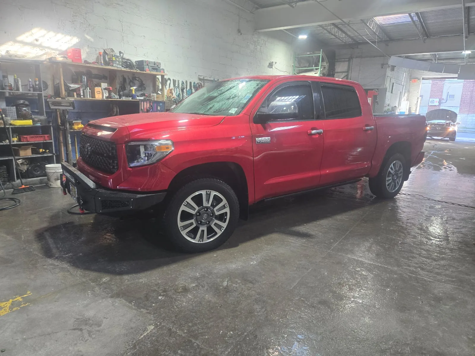 king's Auto Body & Truck Service repair shop photo 5