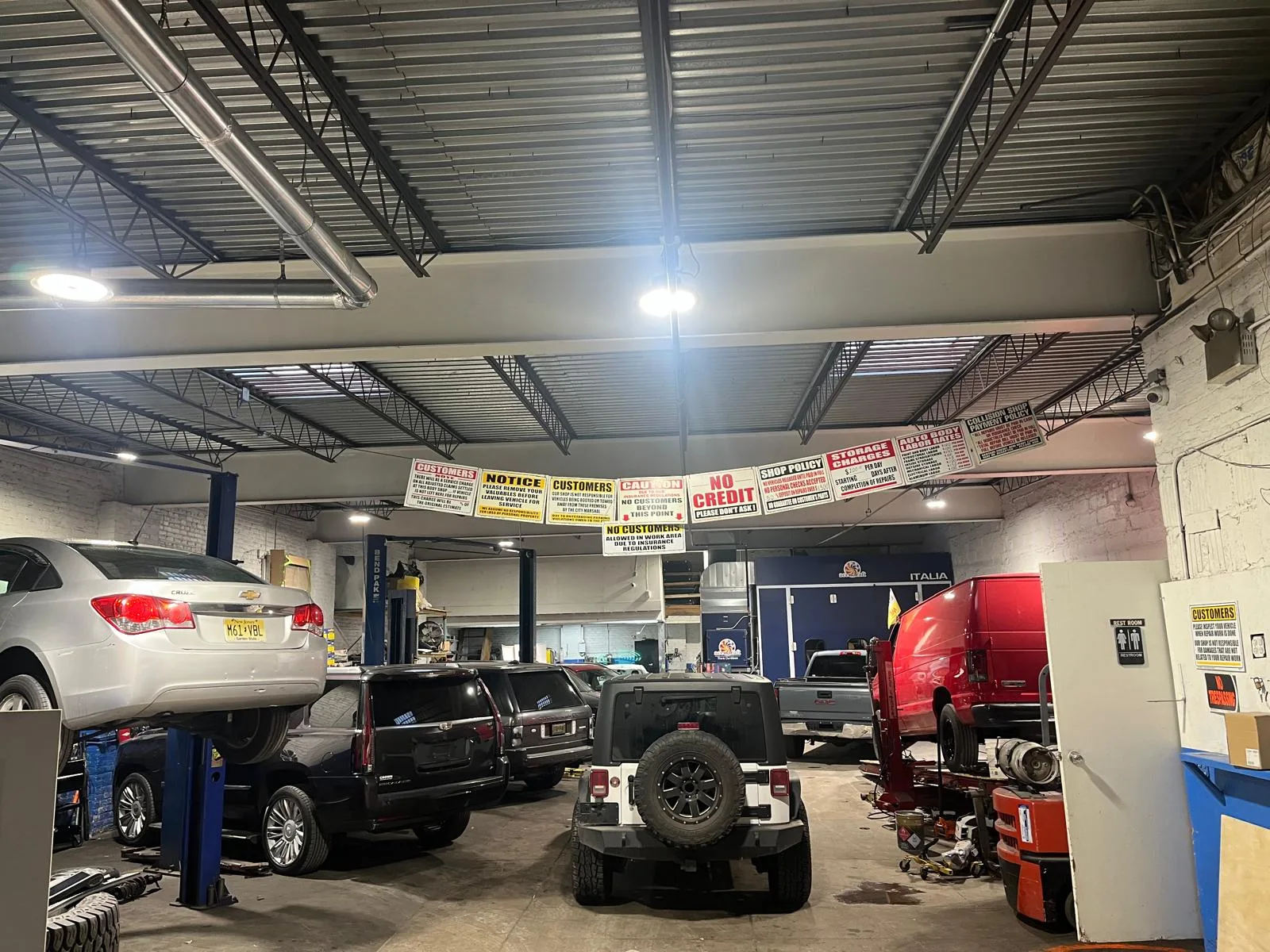 king's Auto Body & Truck Service repair shop photo 6