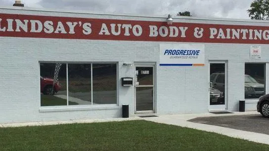 Lindsay's Auto Body & Paint repair shop photo 1