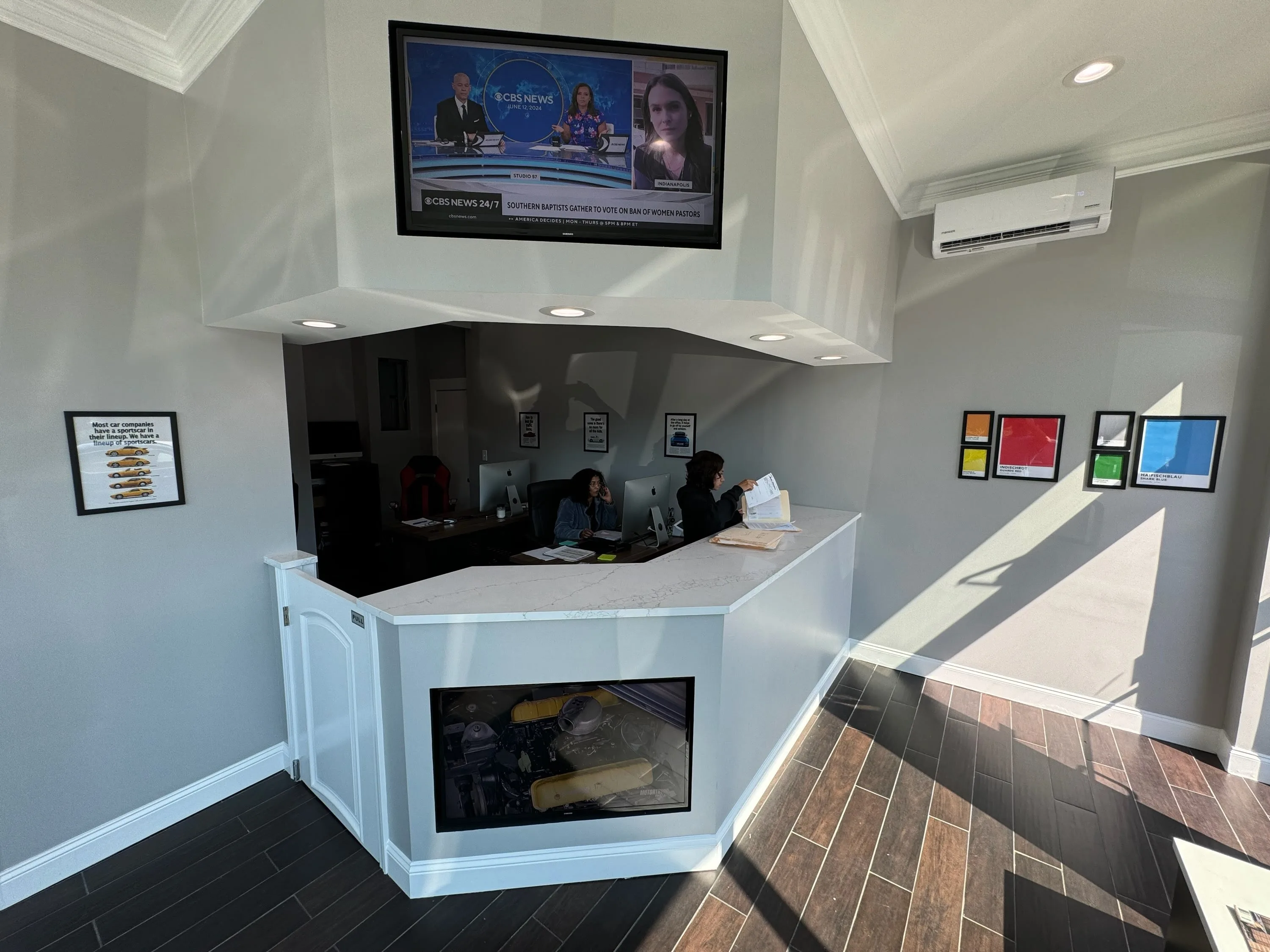 Luxxury Auto Body repair shop photo 3