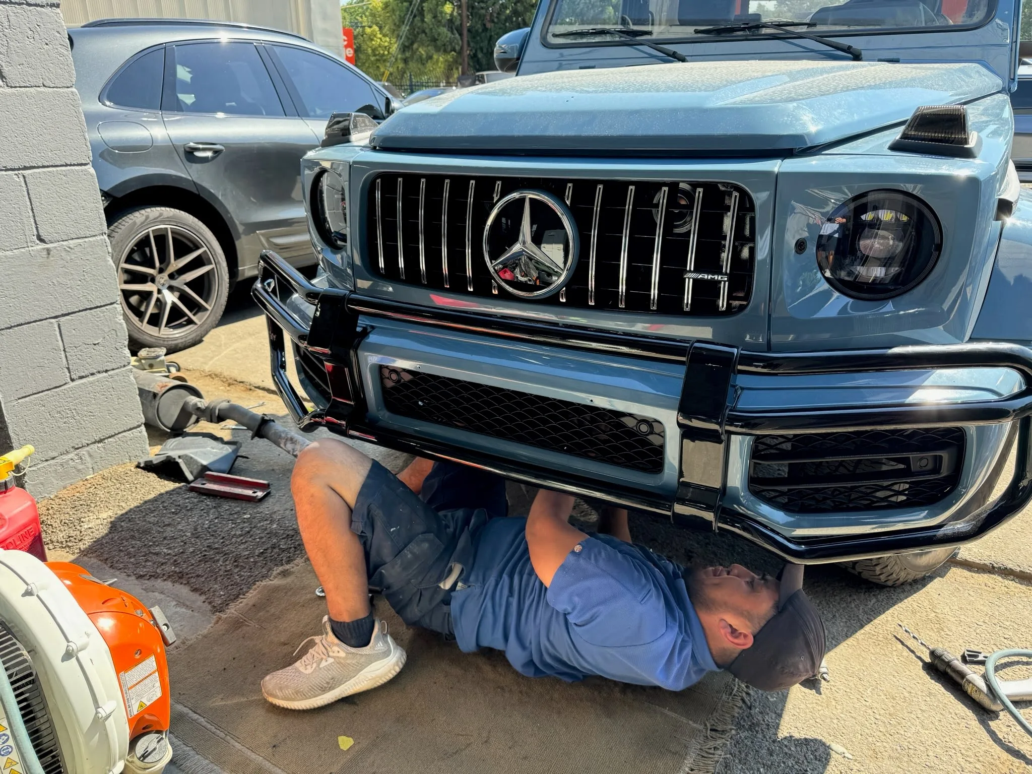 Luxxury Auto Body repair shop photo 4