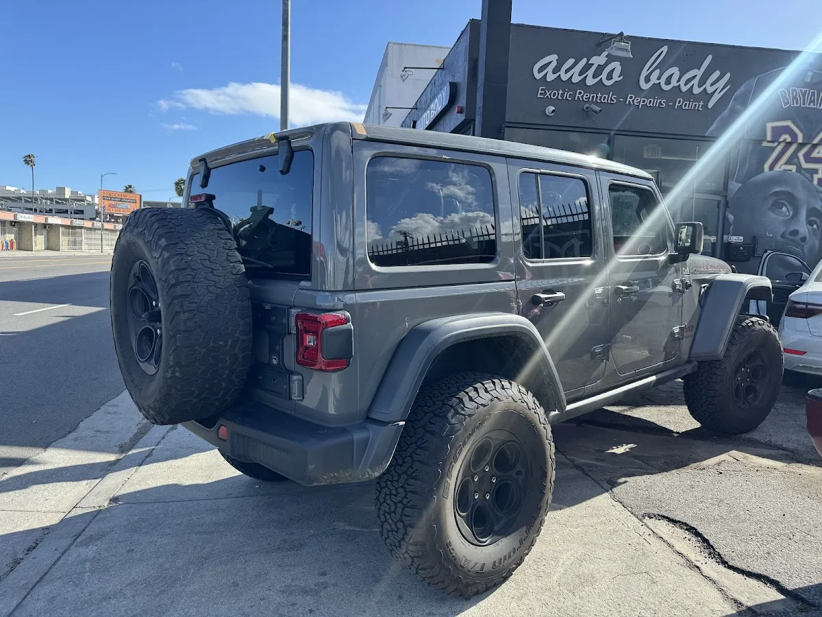 MLUX AUTO BODY repair shop photo 2