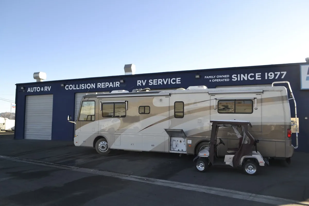 Paramount Auto Body & RV Center