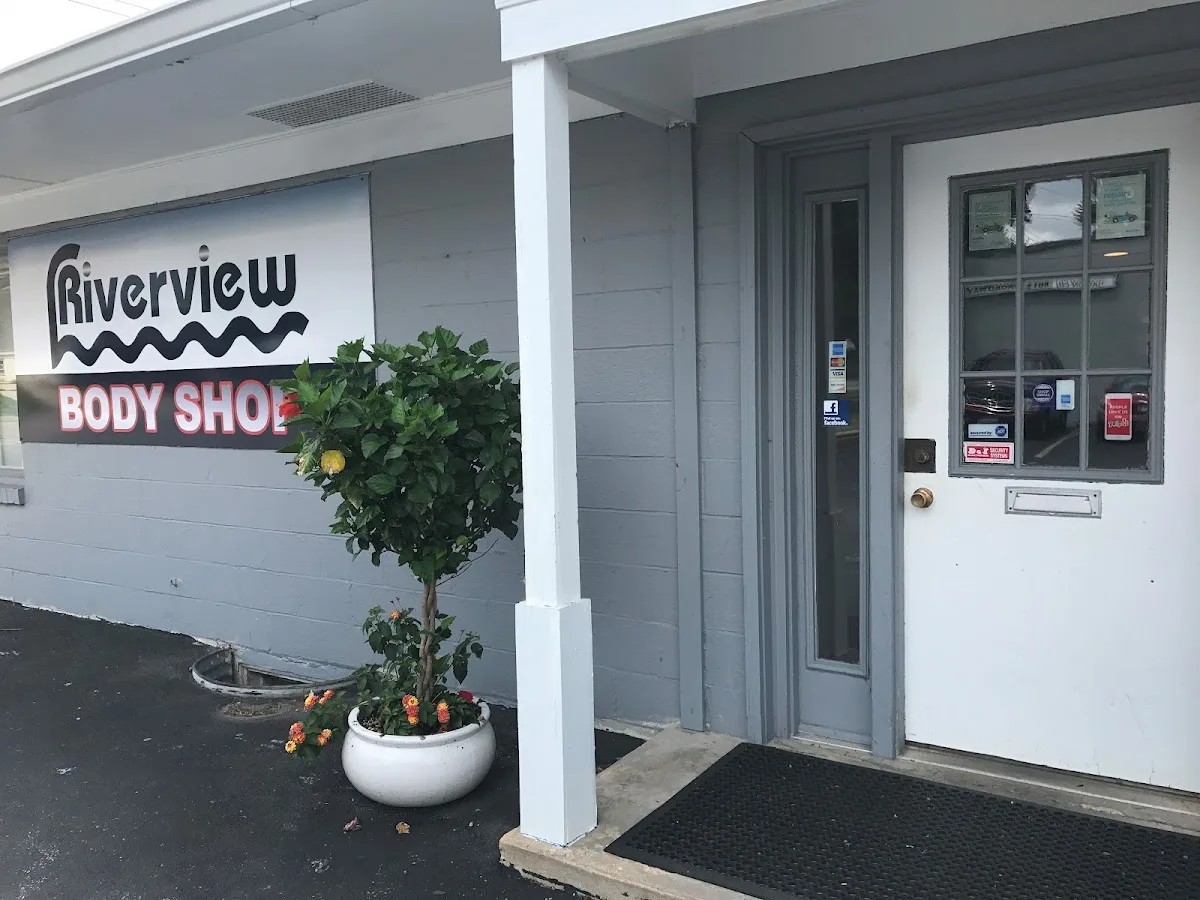 RIVERVIEW BODY SHOP INC repair shop photo 1