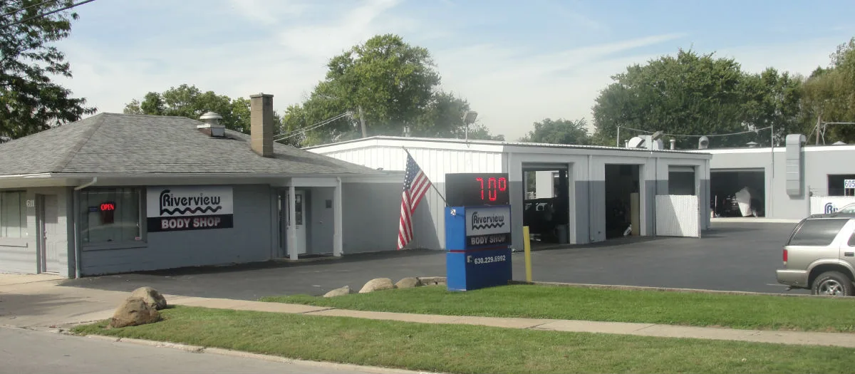 RIVERVIEW BODY SHOP INC repair shop photo 5