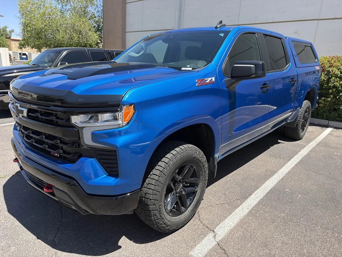 Rob's Auto Body Mesa repair shop photo 1