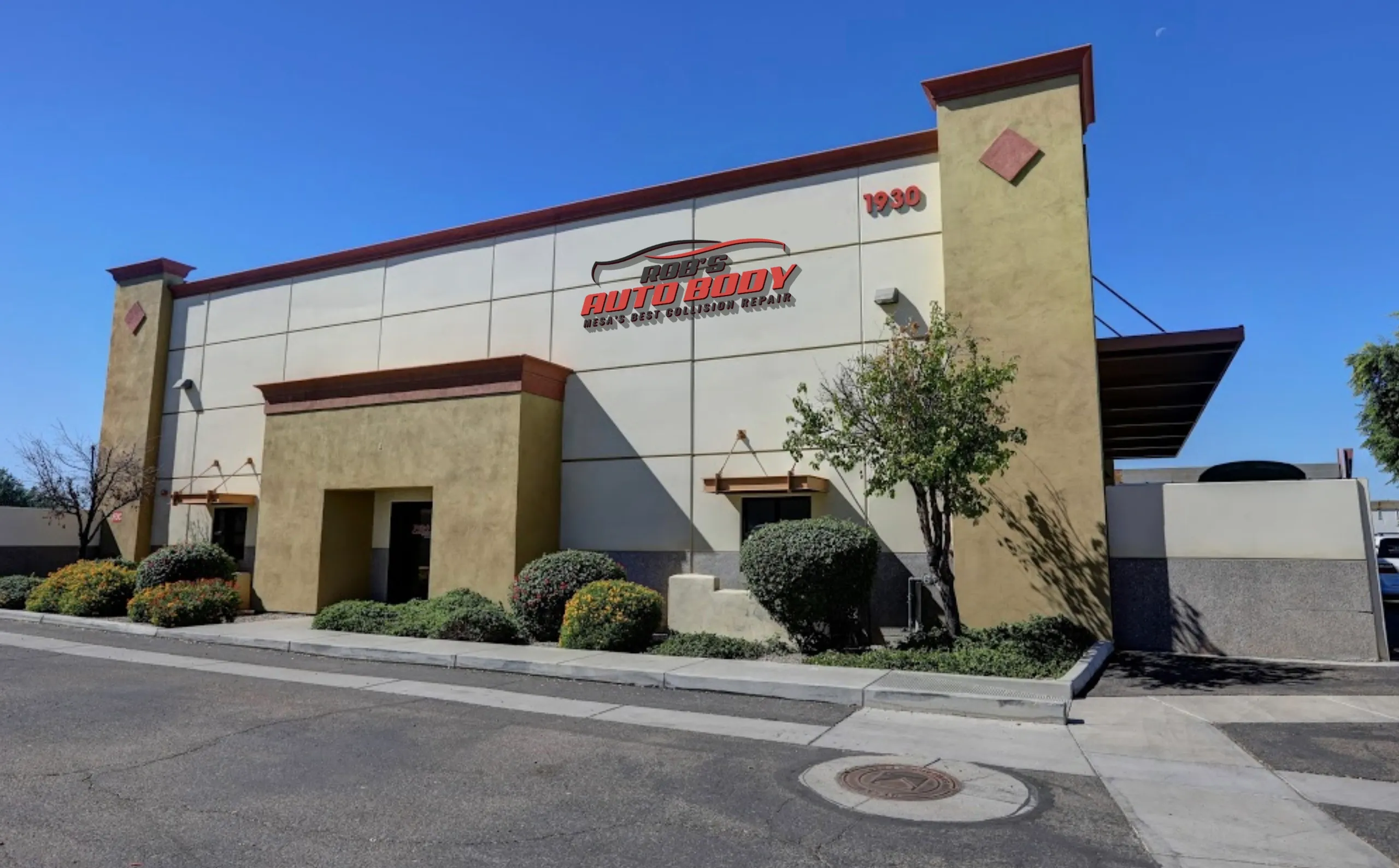 Rob's Auto Body Mesa repair shop photo 2