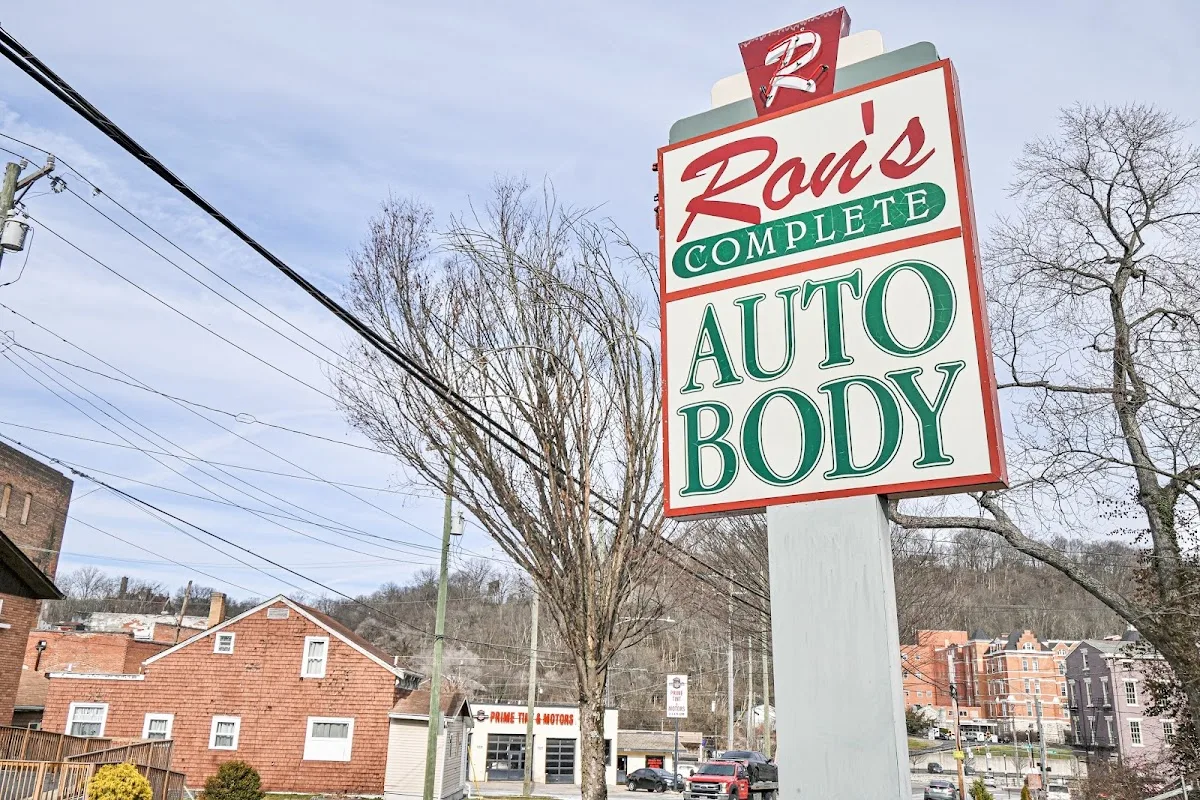 Ron's Complete Auto Body repair shop photo 1