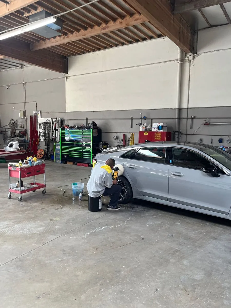 Royal Collision repair shop photo 5