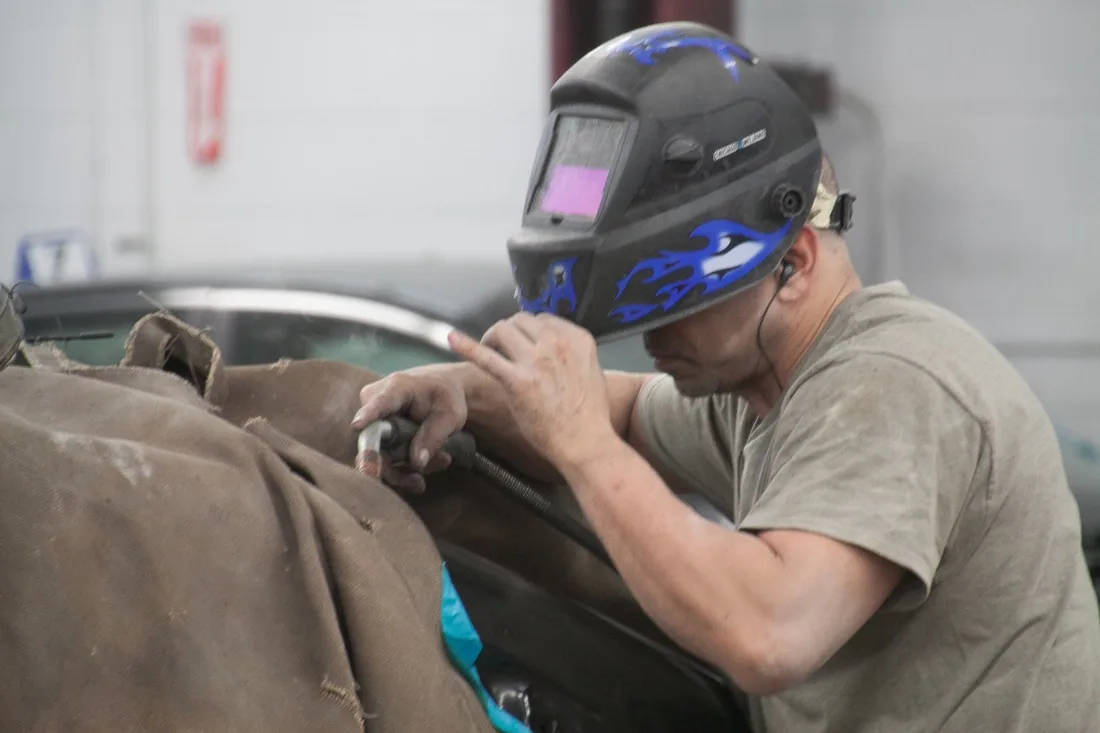 Sofia's Collision & Mechanical repair shop photo 5