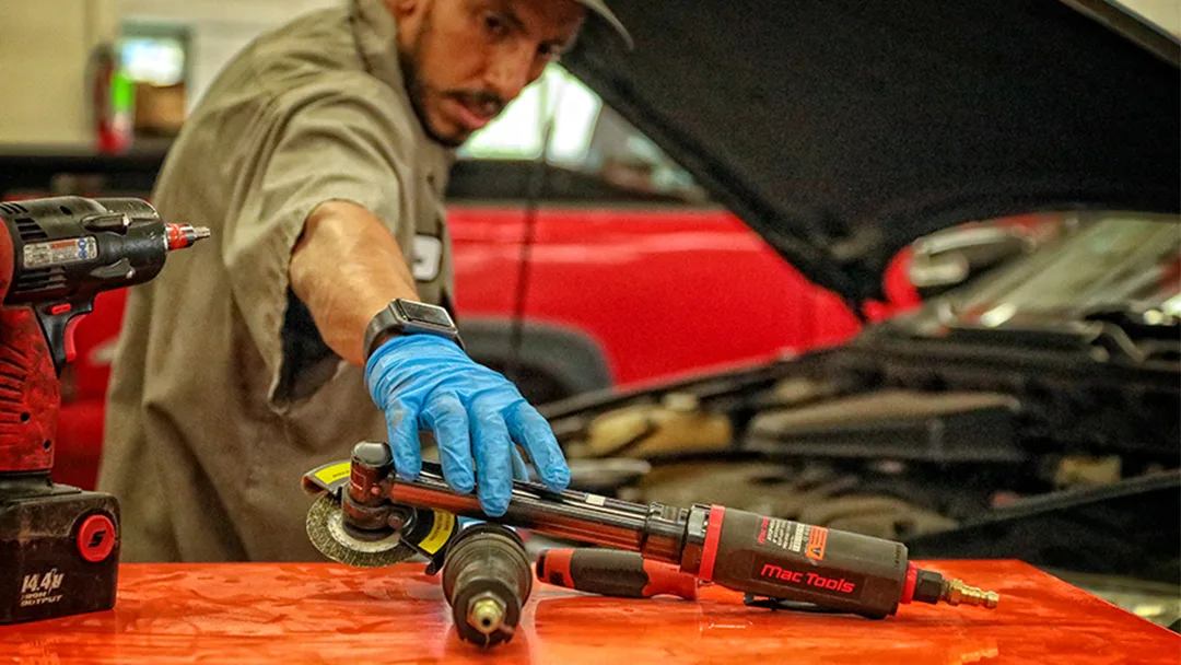 Status Symbol Auto Body repair shop photo 1